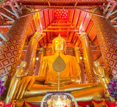 Wat Phanan Choeng Tapınağı'nda altın Buddha Statue