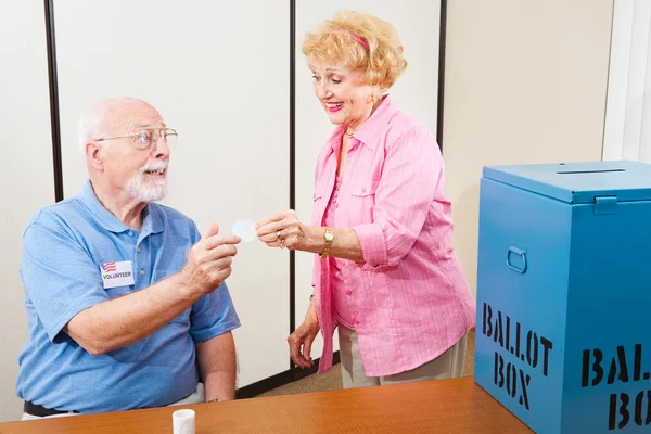 Polling Volunteer and Voter — Stock Photo, Image