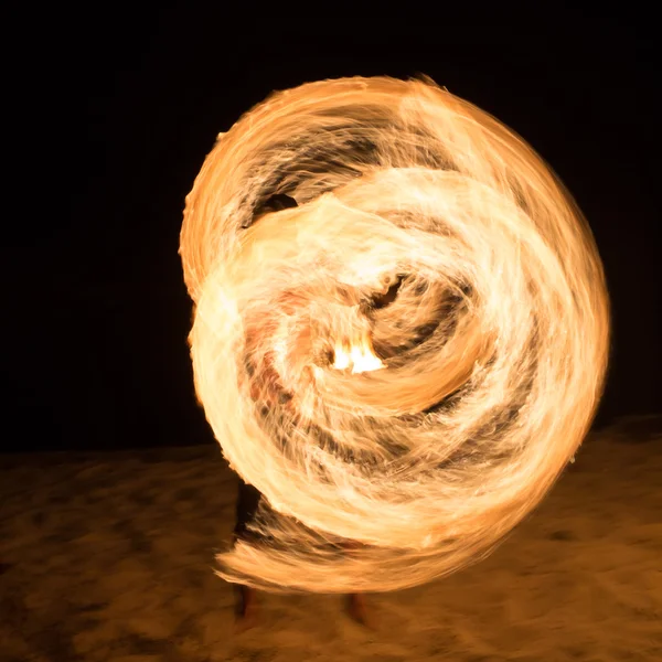 Espantoso Show de Fogo à noite na Ilha Samet, Tailândia — Fotografia de Stock