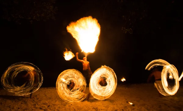 Amazing Fire Show at night on samet Island, Thailand — Stock Photo, Image