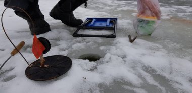 Soğuk havada buz balıkçılığı