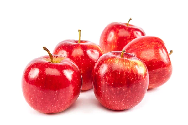 Manzanas rojas frescas sobre fondo blanco. — Foto de Stock