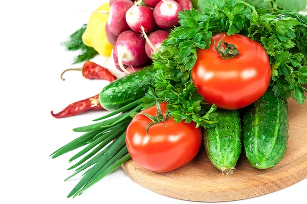 Färska grönsaker på en vit bakgrund. — Stockfoto