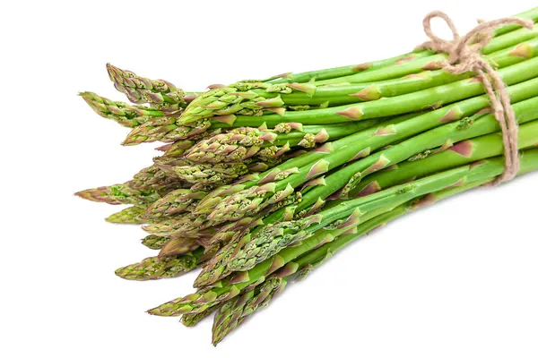 Asparagi isolati su sfondo bianco. — Foto Stock