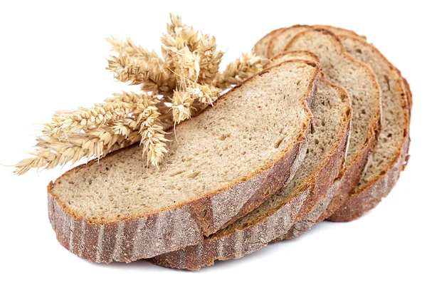 Хлеб нарезанный и пшеничные уши . — стоковое фото