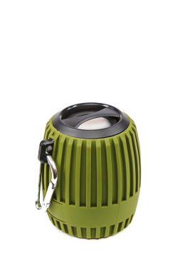 Beyaz arkaplanda izole edilmiş küçük müzik hoparlörü.