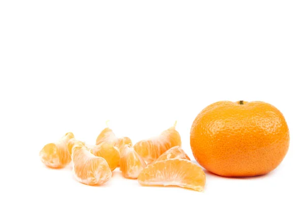 Frutos Una Mandarina Aislada Sobre Fondo Blanco — Foto de Stock