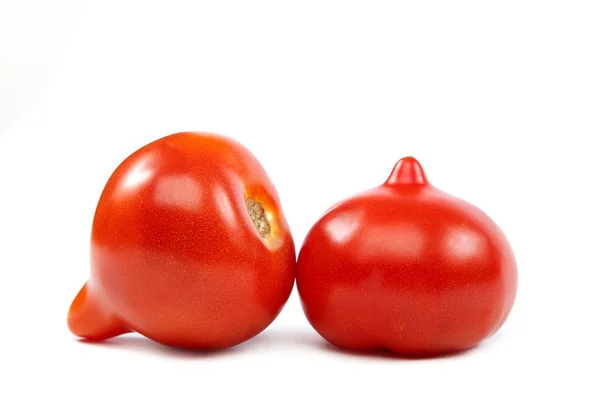 Färska tomater på vit bakgrund. — Stockfoto