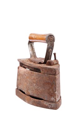 Beyaz arkaplanda izole edilmiş eski demir.