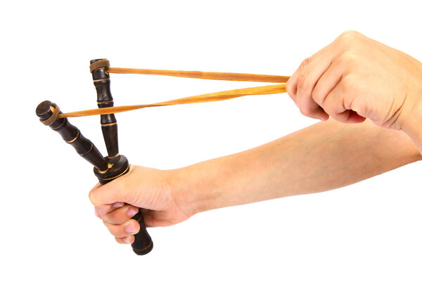 Рогатка в руке изолированы на белом фоне
.