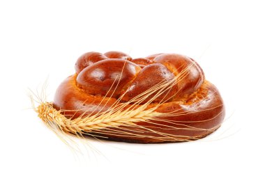 beyaz zemin üzerine ekmek ekmek ve buğday kulak. 