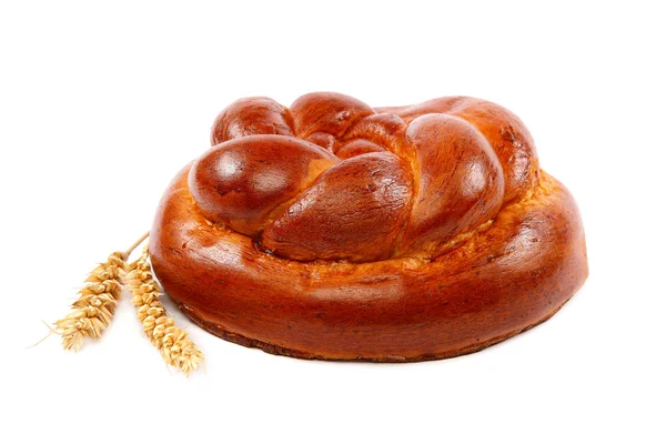 beyaz zemin üzerine ekmek ekmek ve buğday kulak.