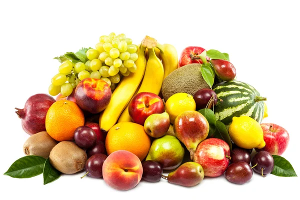 Frutas isoladas sobre fundo branco. — Fotografia de Stock