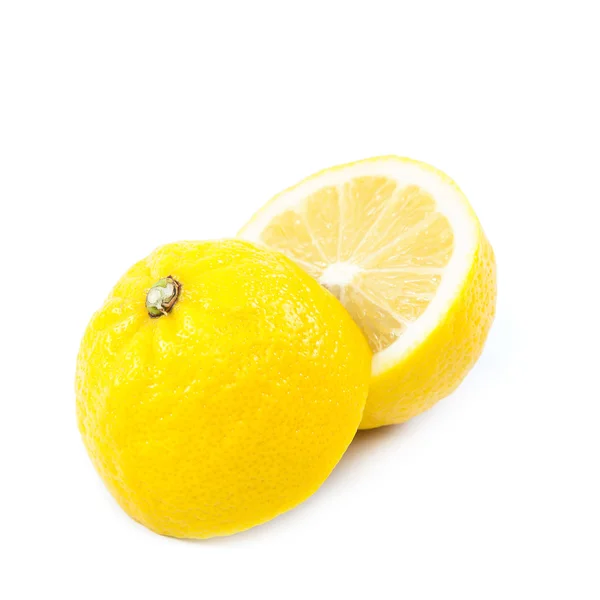 Beyaz arkaplanda limon meyvesi izole. — Stok fotoğraf