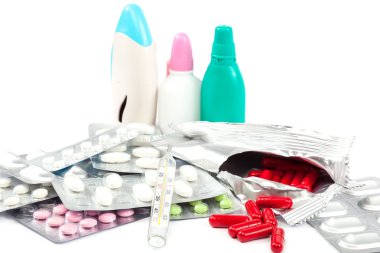 Beyaz arka plan üzerinde izole ilaç