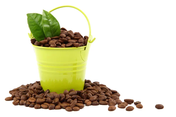 Kaffebönor i hinken. — Stockfoto