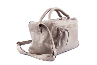 Beyaz bir arka plan üzerinde şık bayan çanta.