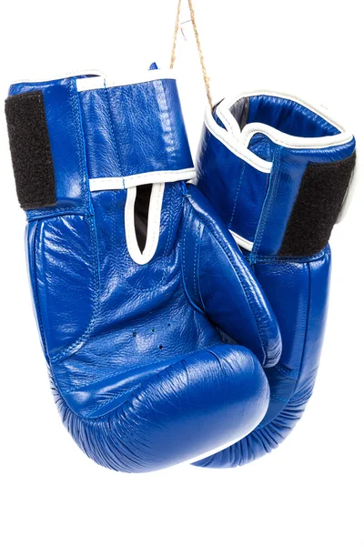 Guantes de boxeo sobre fondo blanco . —  Fotos de Stock