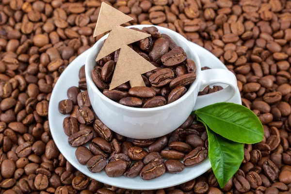 Coffee beans and ceramic cup — Stock Photo, Image