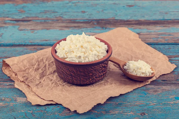 Fresh cottage cheese in a ceramic dish and spoon. — Stock Photo, Image