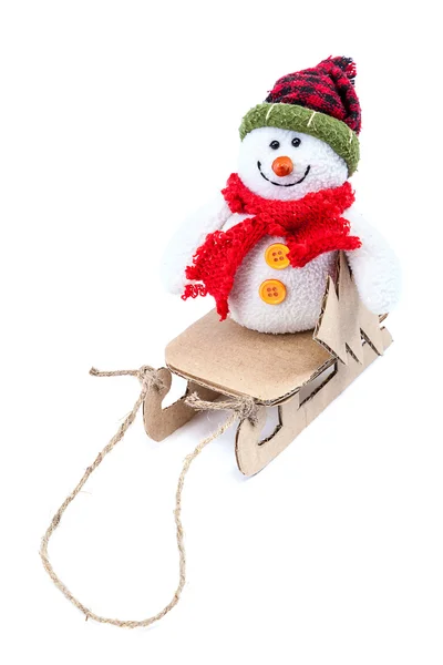 Schneemann mit Schlitten und Weihnachtsbaum. — Stockfoto