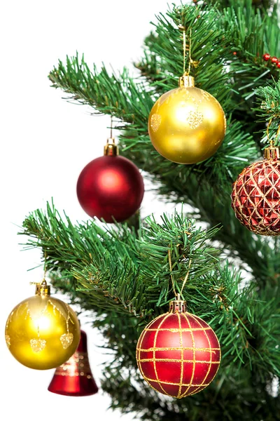 Árbol de Navidad con adornos sobre fondo blanco . — Foto de Stock