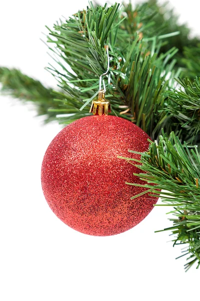 Kerstboom ingericht rode ballen — Stockfoto