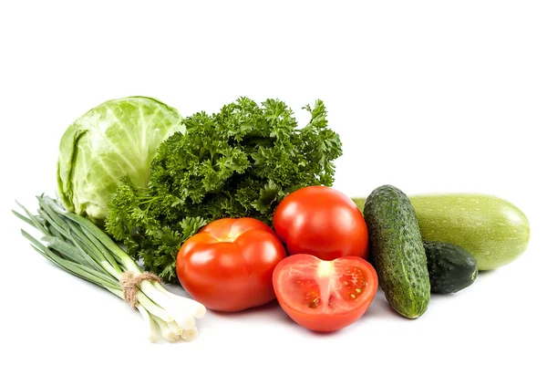 Verduras frescas sobre un fondo blanco. — Foto de Stock