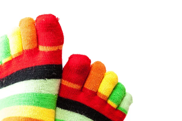 Lustige farbige Socken weibliche Beine. — Stockfoto