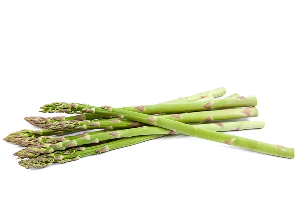 Asperges geïsoleerd op witte achtergrond. — Stockfoto