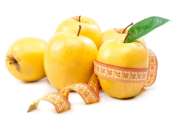 Fresh yellow apples and measuring tape. — Stock Photo, Image