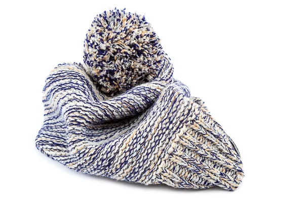 Winter bunte Strickmütze auf einem weißen — Stockfoto