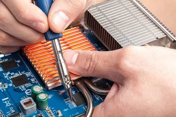 Gas Powered solderen en elektronisch bestuur. — Stockfoto