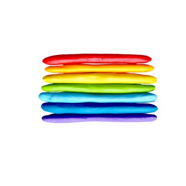 Hamuru renkli gökkuşağı heykel üzerinde beyaz izole