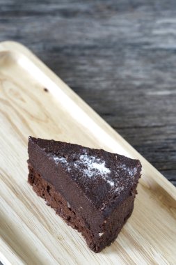 Çikolata Truffles kek ahşap plaka üzerinde