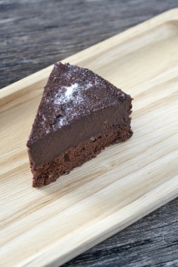 Çikolata Truffles kek ahşap plaka üzerinde