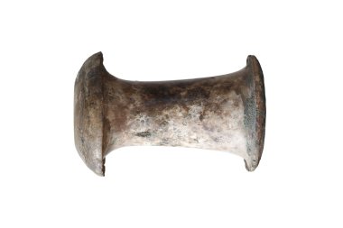 Beyaz arka plan üzerinde izole antika Fildişi kemik