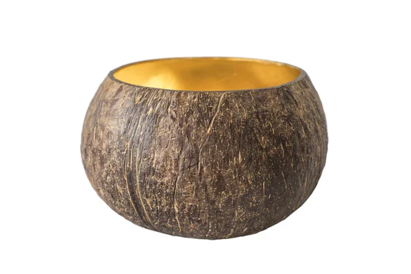 Золотая кокосовая чаша на белом фоне — стоковое фото