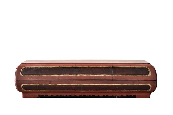 Античная деревянная красная коробка на белом фоне — стоковое фото