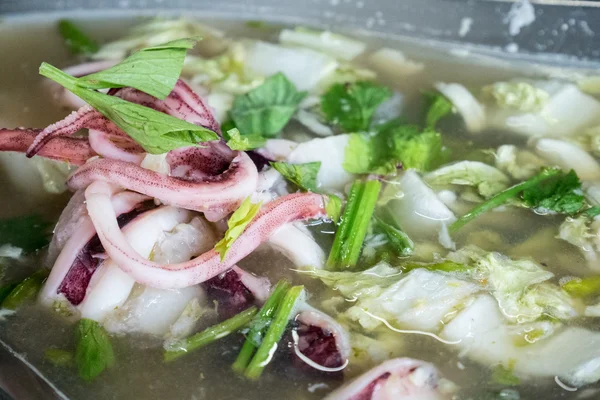 Sopa de lula de limão picante — Fotografia de Stock