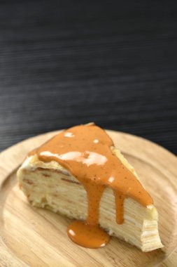 Tay çay şurubu ile taze krep pasta