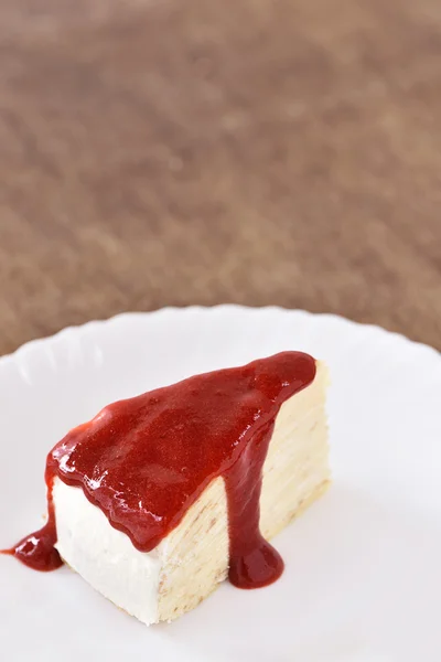 Crepe cake with strawberry syrup — Stock Photo, Image