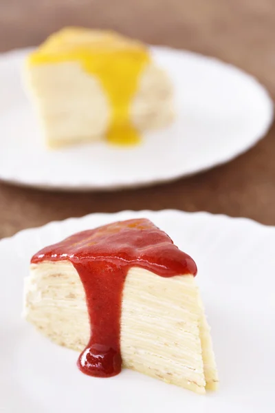 Crape cake with strawberry and lemon syrup — Stock Photo, Image