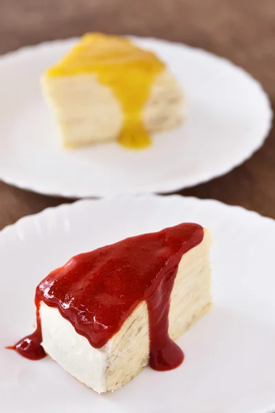 Crape cake with strawberry and lemon syrup — Stock Photo, Image