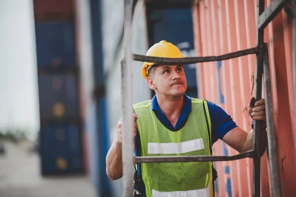 Engenheiro Capataz Trabalhando Terminal Contêineres Termos Transporte Carga Logística Indústria — Fotografia de Stock