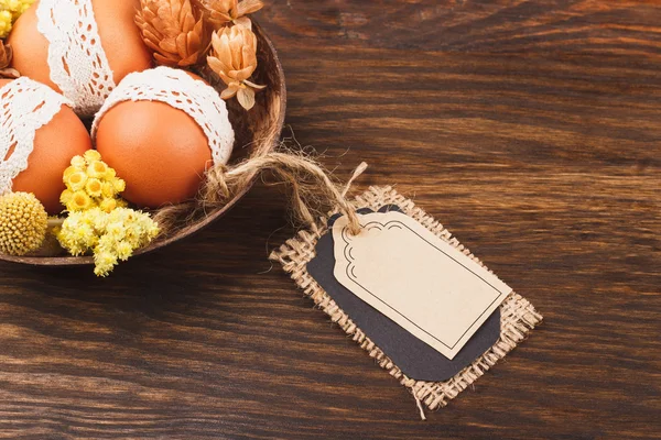 Huevos de Pascua en el bowl — Foto de Stock