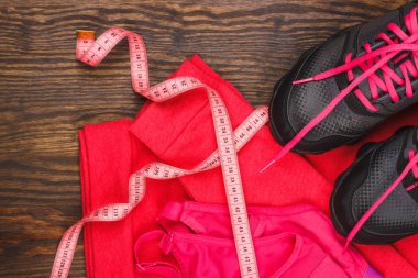 Spor Eşyası ahşap arka plan üzerinde