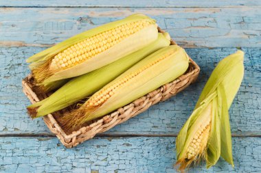 Sepet ham Mısır yığını