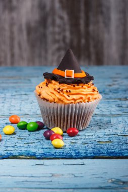 Cadılar Bayramı cupcake renkli süslemeleri ile