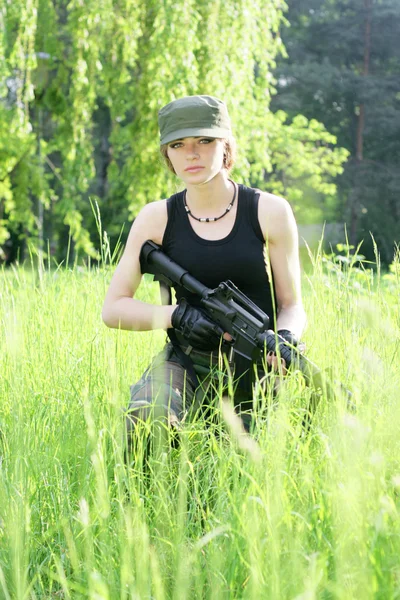 Ragazza in militare — Foto Stock